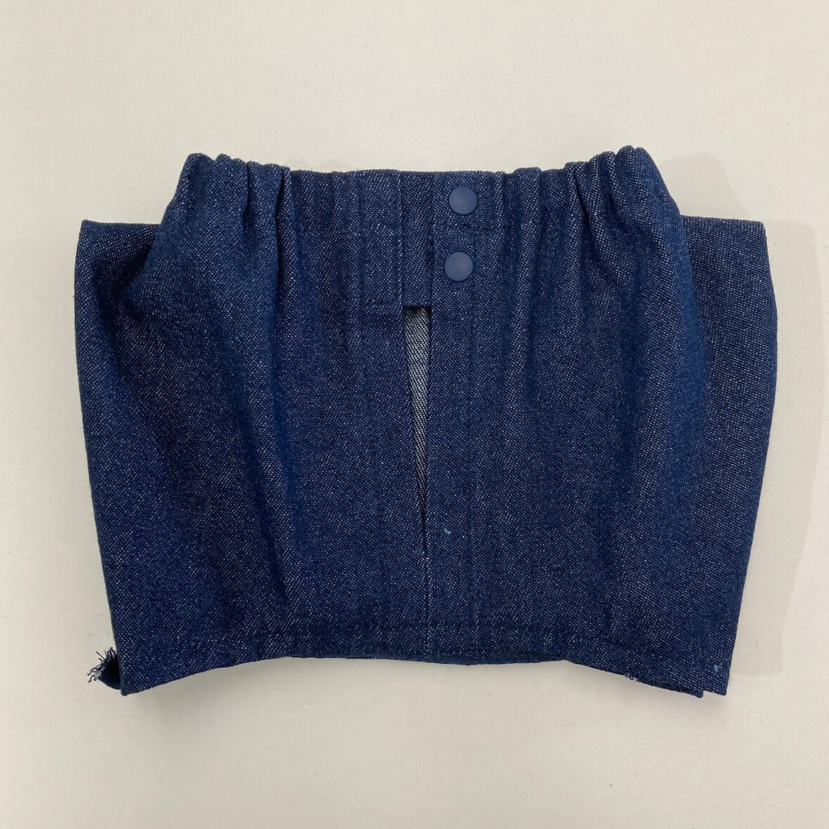 8オンスデニムのイケてるスリット入り短パン(内折り、ステッチ糸なし、通常糸での縫製)(下)